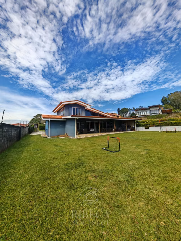 Casa 1 planta en San Isidro de Heredia | 3 habitaciones + oficina + terraza + jardines, foto 2