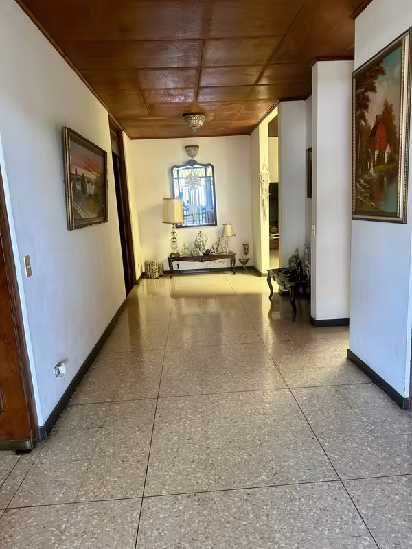 Se vende preciosa y grande casa en Curridabat Guayabos, foto 2