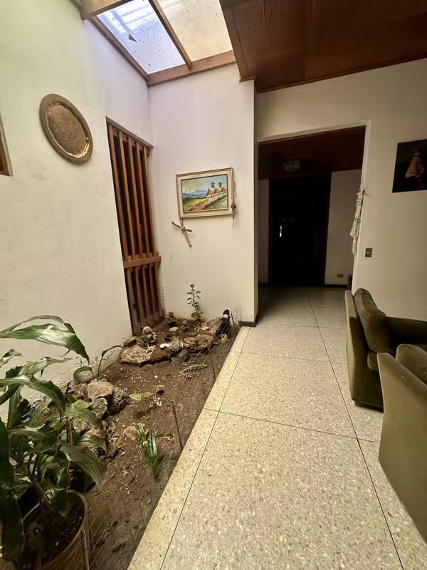 Se vende preciosa y grande casa en Curridabat Guayabos, foto 5