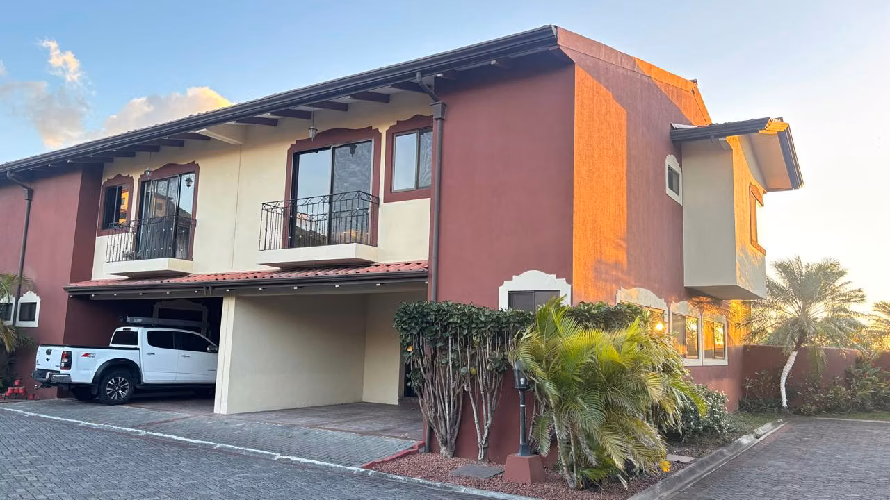 Casa en venta, recién remodelada condominio Remanso de Mallorca KV, foto 2