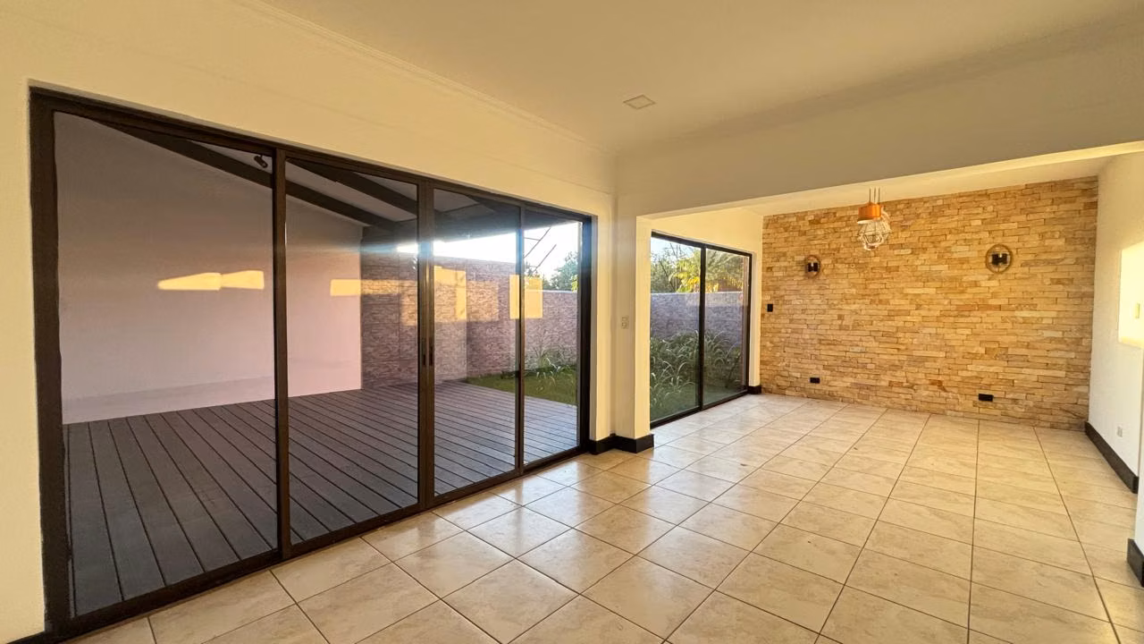 Casa en venta, recién remodelada condominio Remanso de Mallorca KV, foto 3