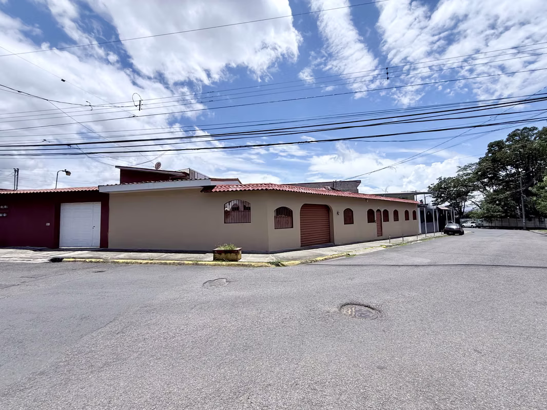 Casa Esquinera | Ubicación Privilegiada Gravilias | Excelente Conectividad, foto 3
