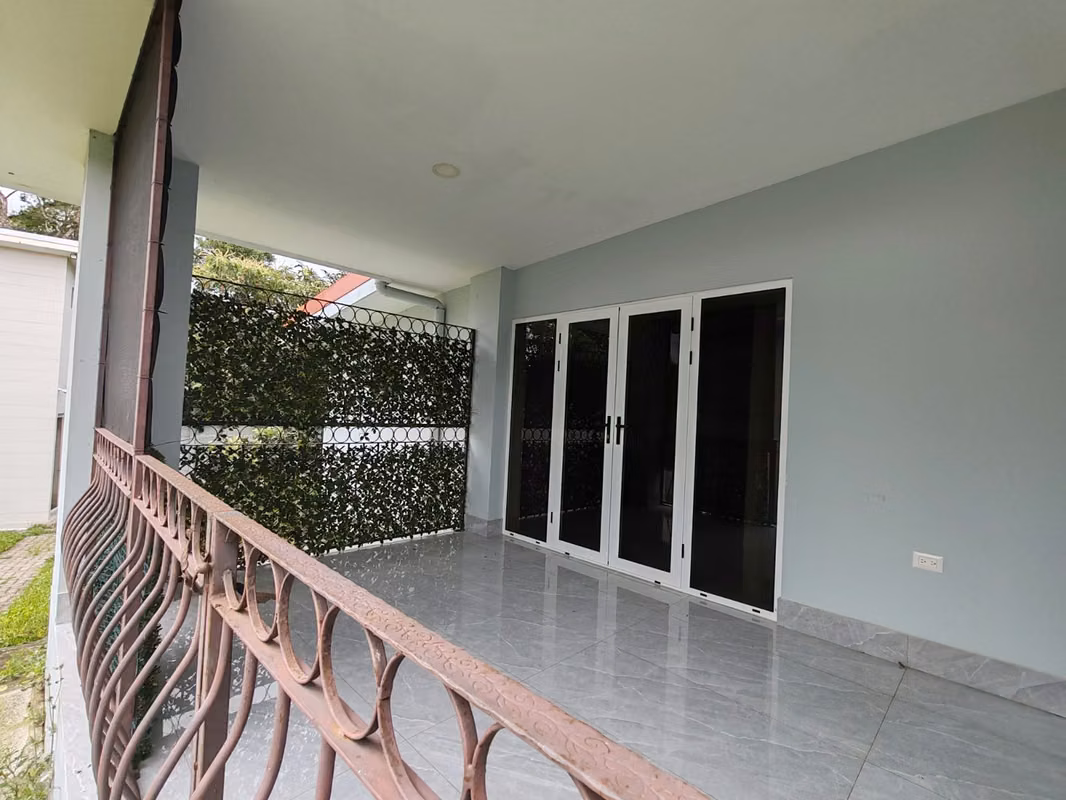 Espectacular Casa de Una Planta con Amplio Terreno en Residencial de San Rafael de Heredia, foto 3