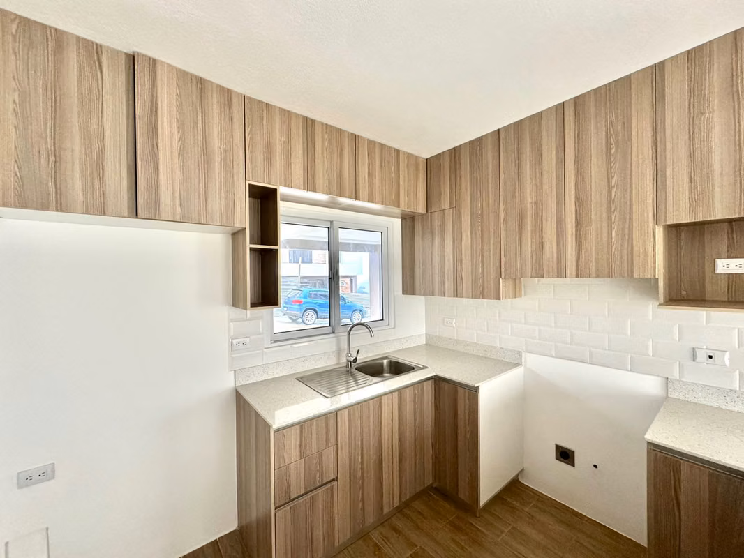 Linda casa en venta para estrenar en Bosques de Santa Elena., foto 2
