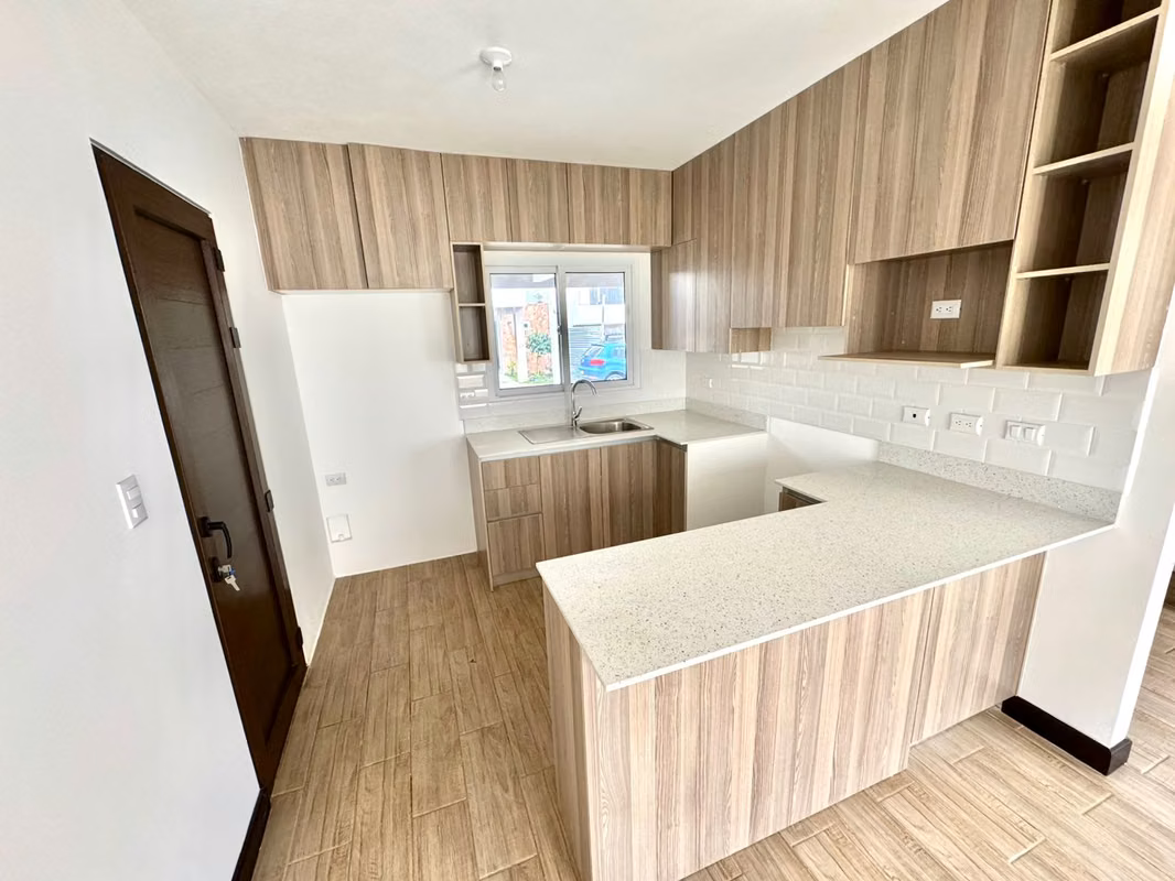Linda casa en venta para estrenar en Bosques de Santa Elena., foto 3