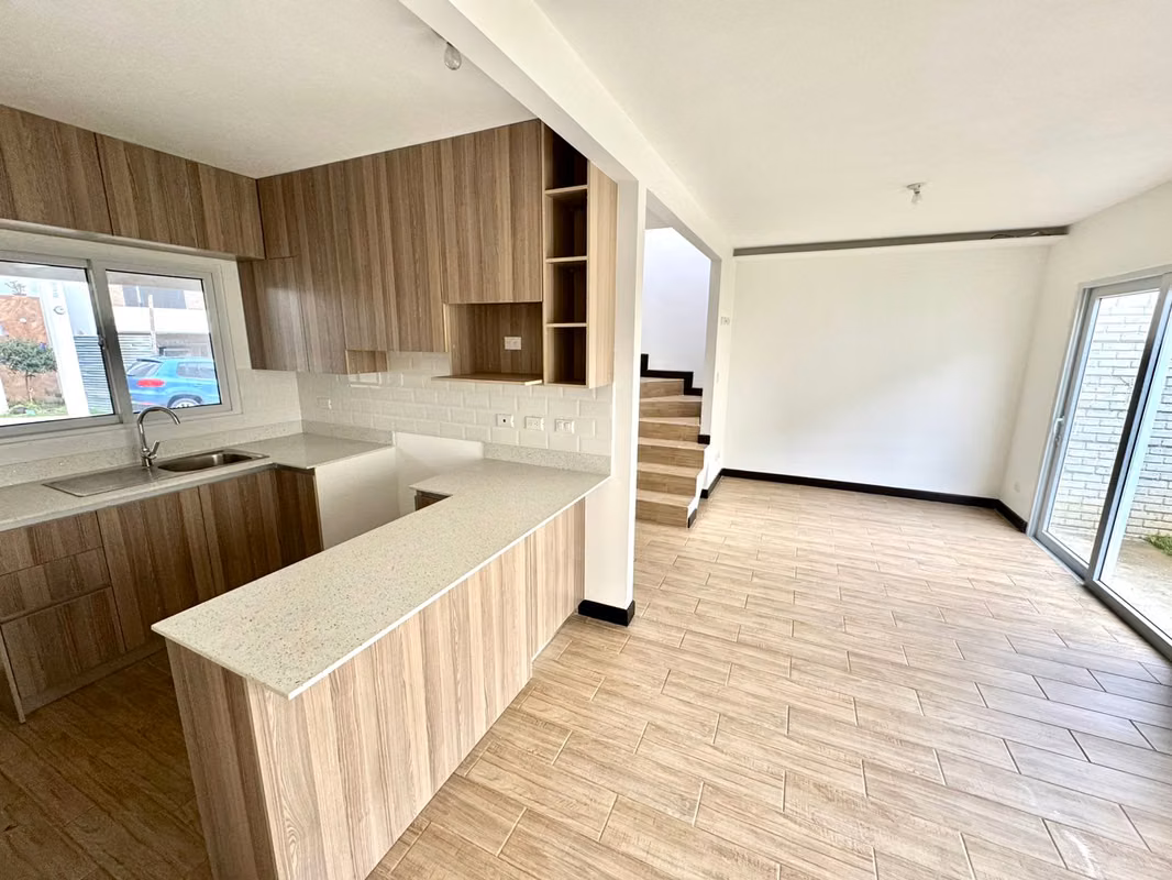 Linda casa en venta para estrenar en Bosques de Santa Elena., foto 4