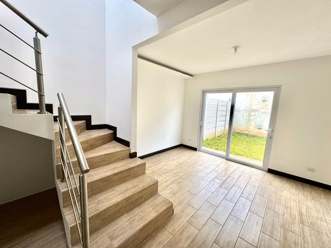 Linda casa en venta para estrenar en Bosques de Santa Elena., foto 5