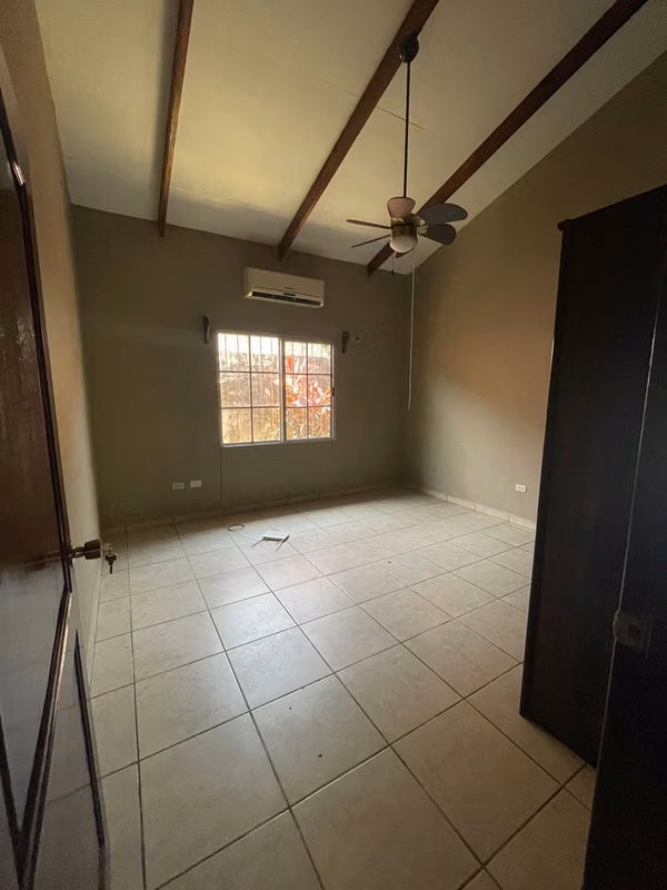 "Seguridad y Comodidad en Los Olivos 1: Casa Familiar con Seguridad y Amenidades, foto 5
