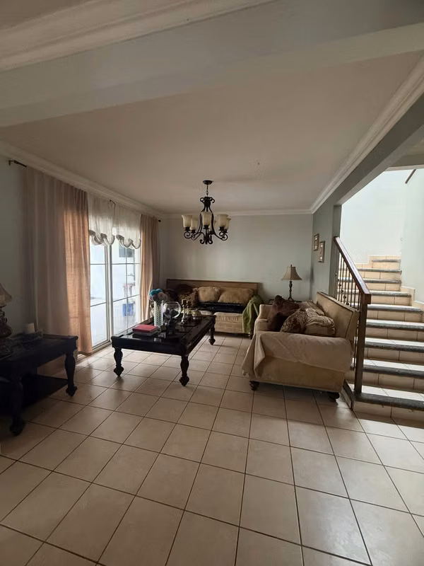 Se Vende Casa Res. Portal del Bosque I Etapa, foto 2