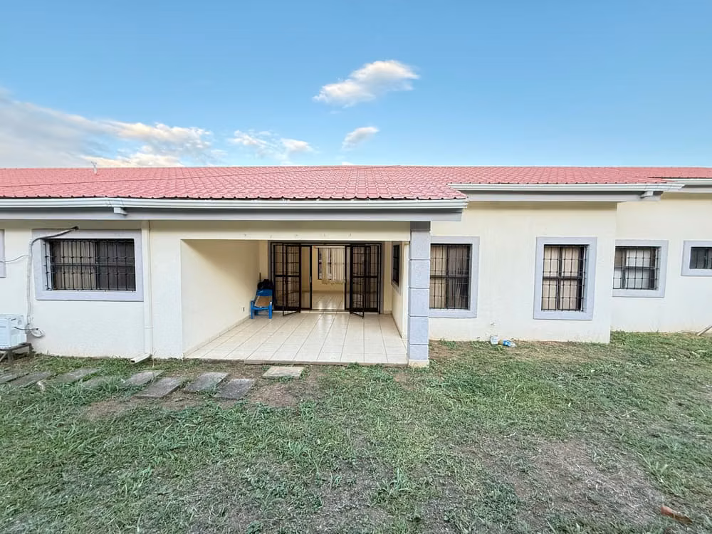 Venta de Casa en el km 12 carretera a masaya. Managua. A 10 metros de la Carretera, foto 3