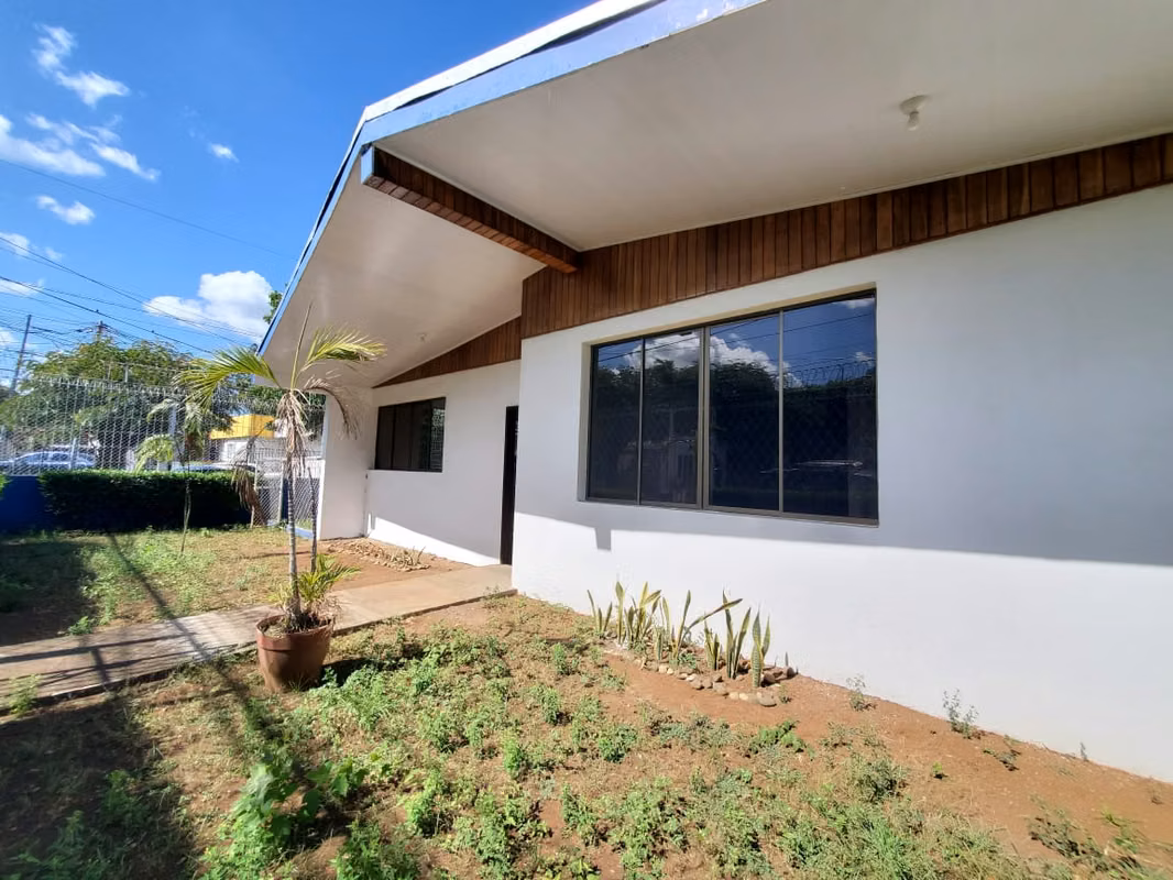 ¡EN VENTA! Amplia casa esquinera en Bolonia, foto 2