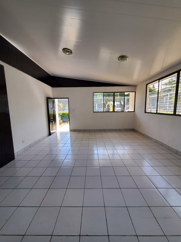 ¡EN VENTA! Amplia casa esquinera en Bolonia, foto 3