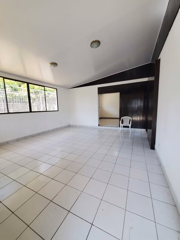 ¡EN VENTA! Amplia casa esquinera en Bolonia, foto 4