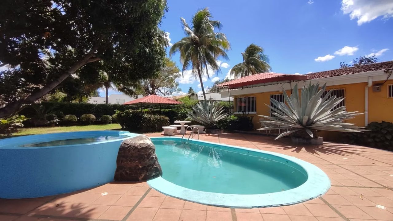 AMPLIA RESIDENCIA CON PISCINA EN LAS COLINAS, AMPLIO TERRENO 2,600 V², foto 5