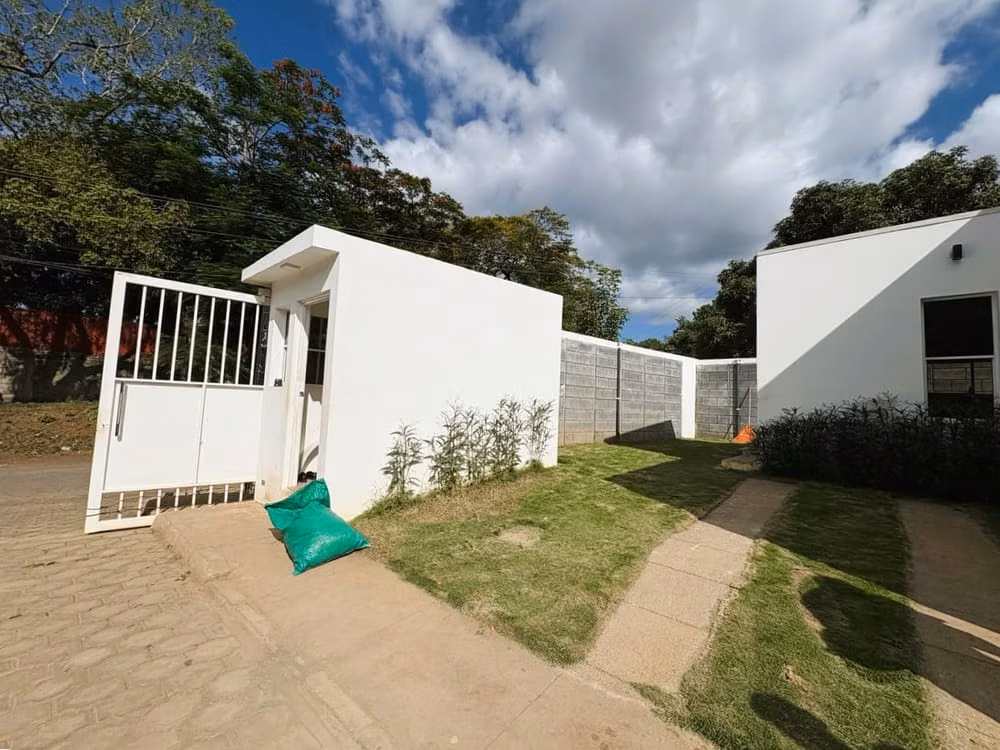 Complejo de 4 Casas en Venta en Santo Domingo, Managua, foto 2