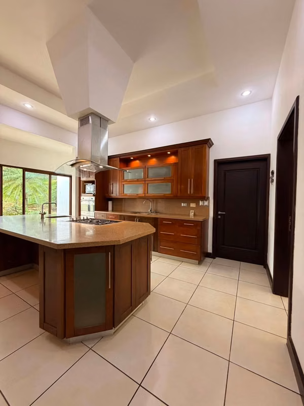 Casa en Venta en Villa Fontana Sur, Managua | Piscina | US$950,000 Negociables, foto 2