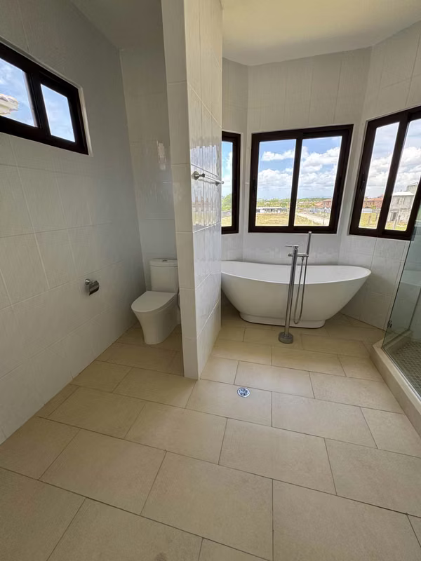 SE VENDE CASA NUEVA EL DORAL - EN ESQUINA - SOMOS LOS PROPIETARIOS, foto 4