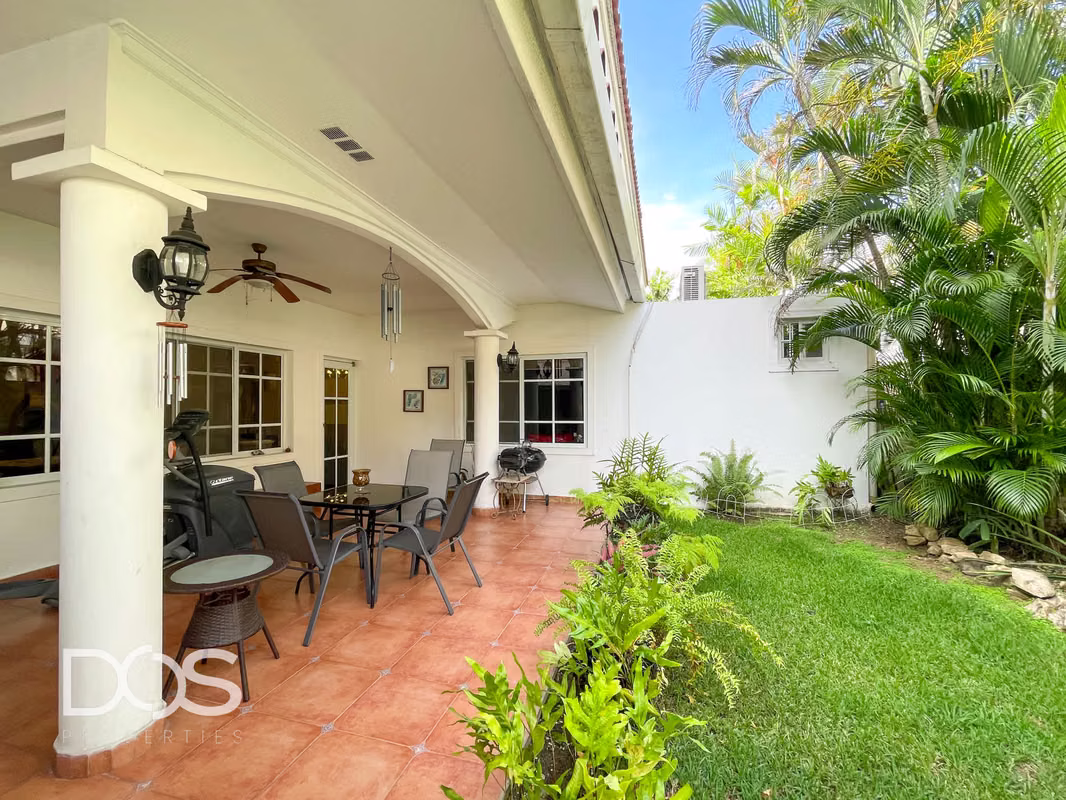 VENTA de Casa con Patio en Costa del Este | Den + Oficina, foto 2