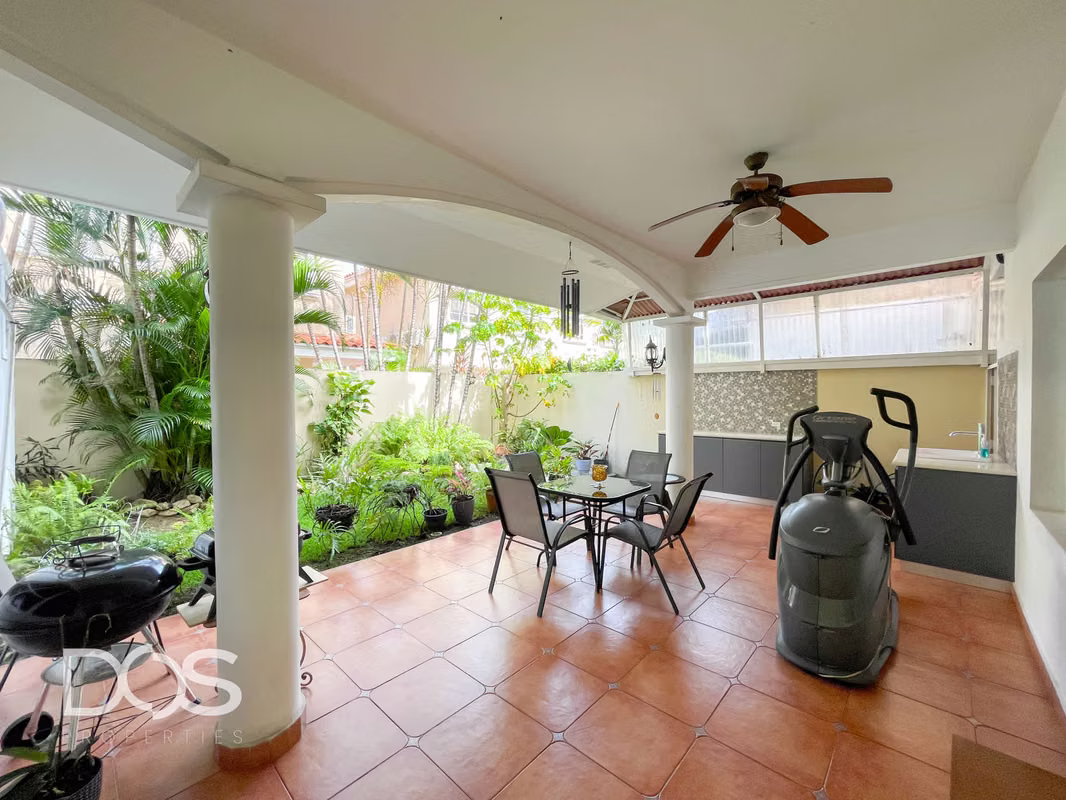 VENTA de Casa con Patio en Costa del Este | Den + Oficina, foto 3