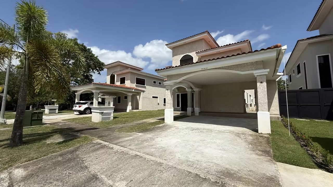 Se Vende casa 4 recamaras, 5 baños, CBE, terrazas, CBE a pasos de le Embassy USA, foto 2