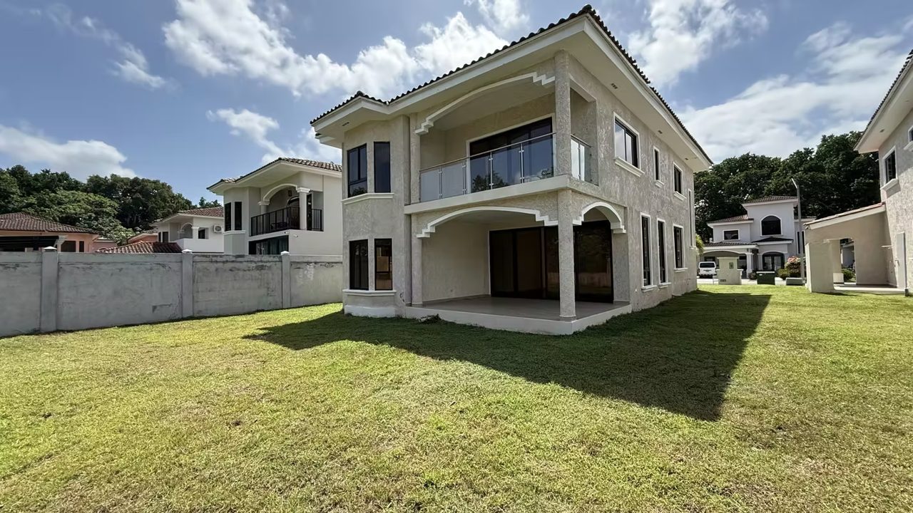 Se Vende casa 4 recamaras, 5 baños, CBE, terrazas, CBE a pasos de le Embassy USA, foto 3