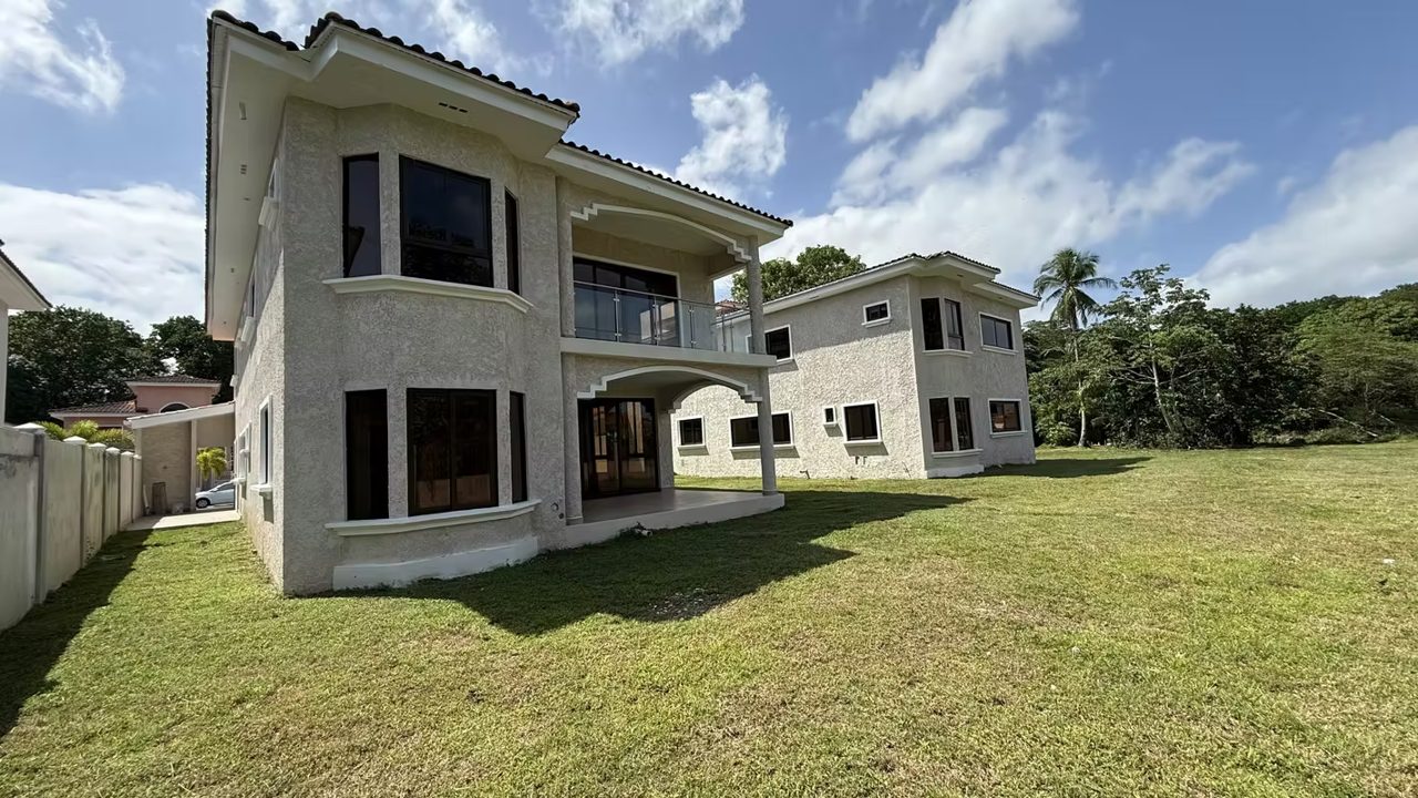 Se Vende casa 4 recamaras, 5 baños, CBE, terrazas, CBE a pasos de le Embassy USA, foto 4