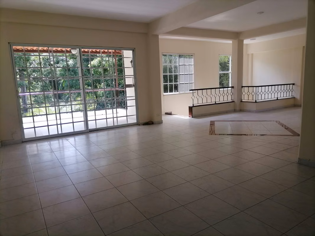 NC90 SE VENDE AMPLIA Y ESPECTACULAR CASA CON PISCINA EN ALBROOK, foto 3