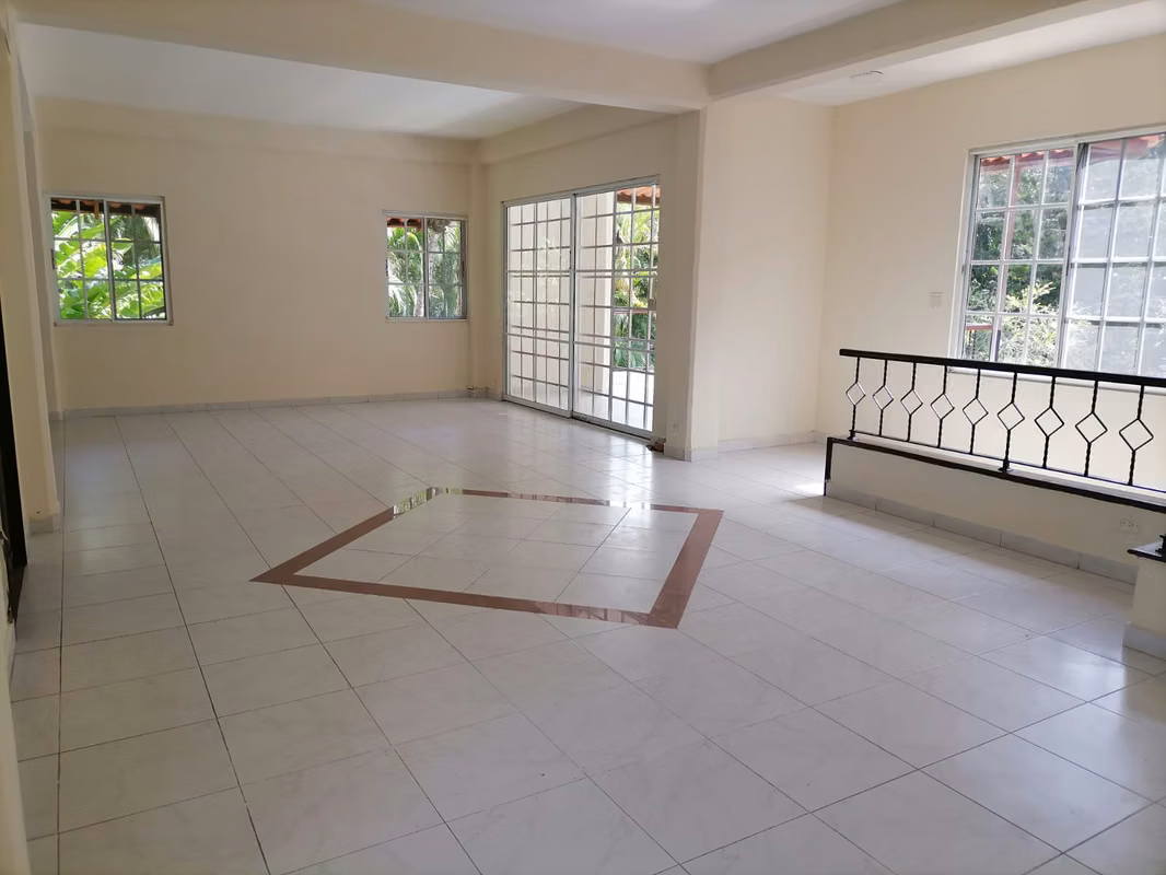 NC90 SE VENDE AMPLIA Y ESPECTACULAR CASA CON PISCINA EN ALBROOK, foto 4