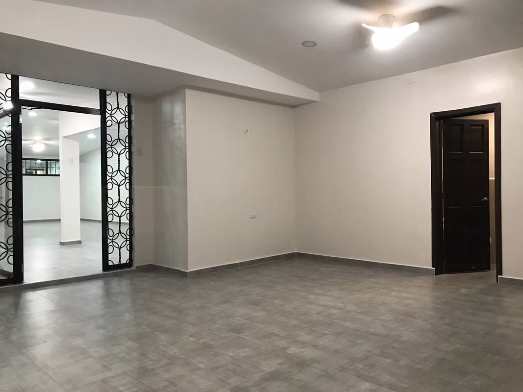 Santa Tecla!! Zona altamente comercial!! Vendo casa recién remodelada!!, sobre 5 avenida norte., foto 2