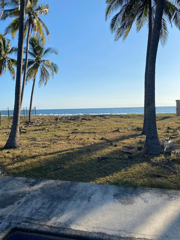 EN VENTA 4,000 V² FRENTE A PLAYA EN AMATECAMPO, foto 3
