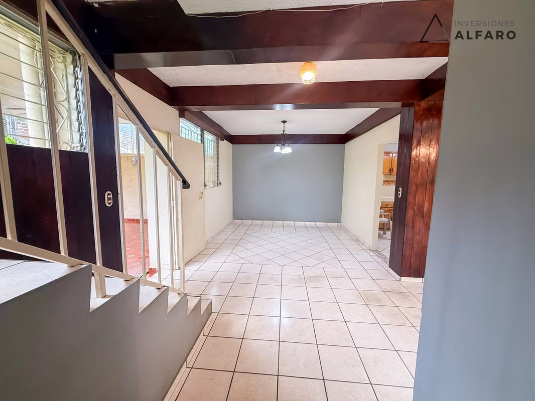 Amplia casa de dos niveles en Santa Ana, Las Mercedes, foto 3
