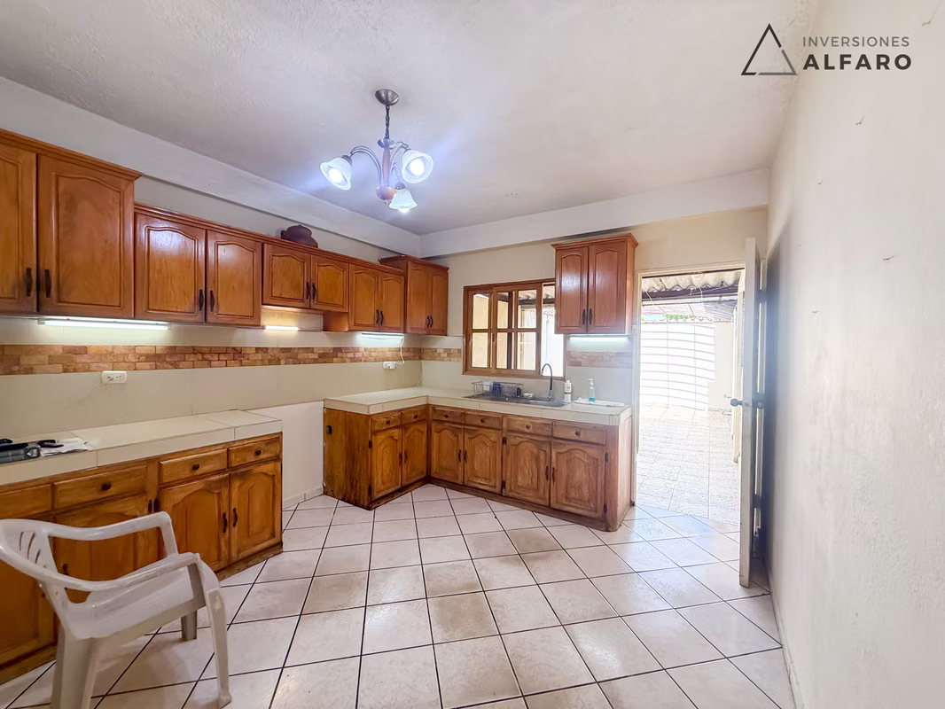 Amplia casa de dos niveles en Santa Ana, Las Mercedes, foto 4